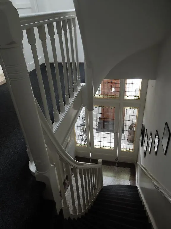 B&B Iskra The Hague Bed & Breakfast