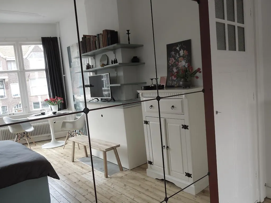 B&B Iskra The Hague